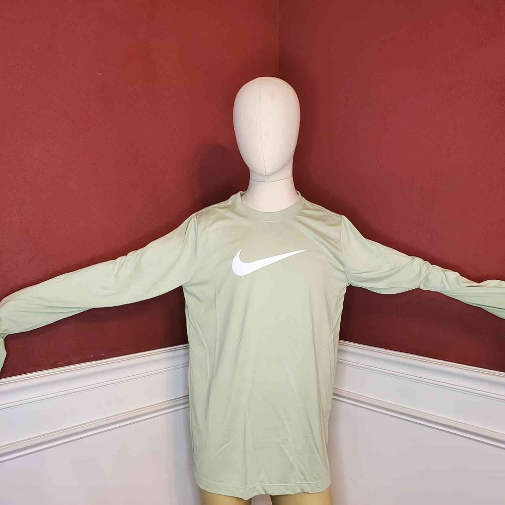 Kids "The Nike Tee"  Dri-Fit Long Sleeve T-Shirt | Size: XL | Color: Green | RRR